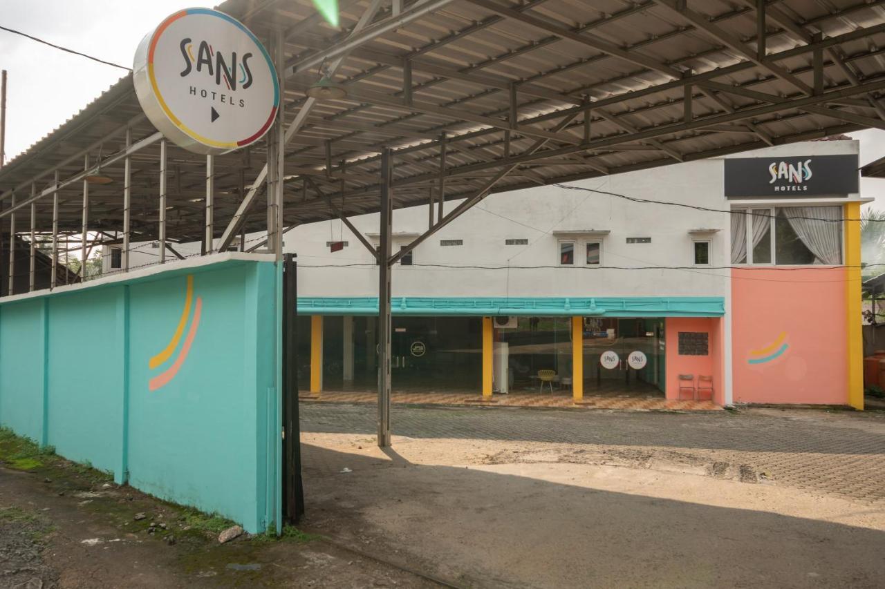 Sans Hotel Beauty Palembang Exterior foto